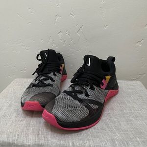 Nike pink black training athlete sneaker shoes fits like 6.5